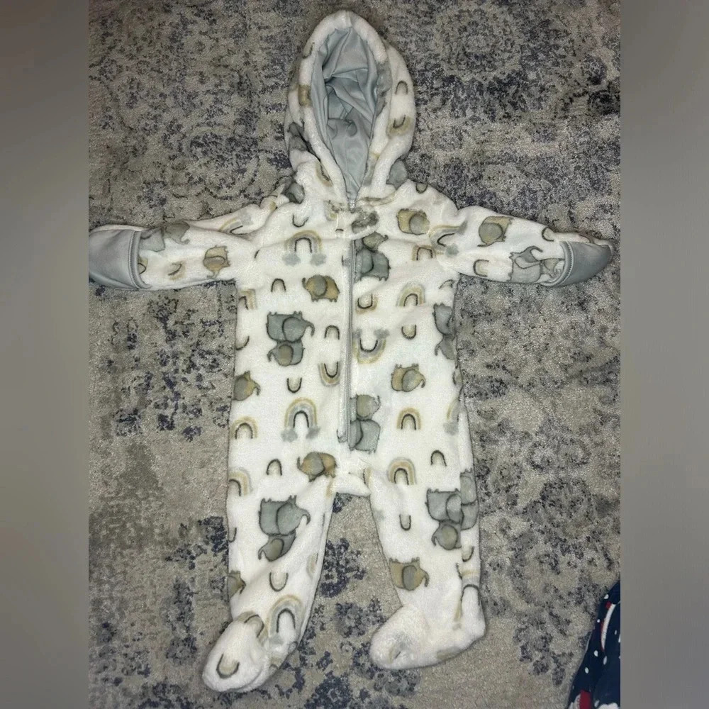 le top bebe snowsuit size 0-3 months​ 5 for $30​